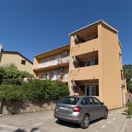 Apartment Anton Cres Exteriör bild